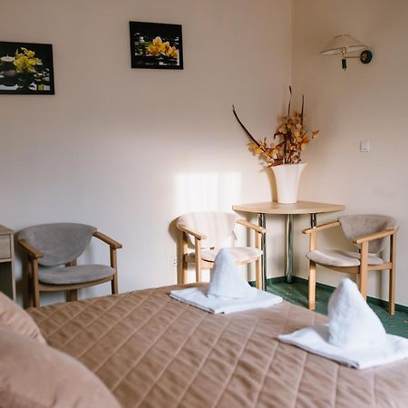 Hotel Ośrodek Szkoleniowo Wypoczynkowy ROŻNÓW Exterior foto