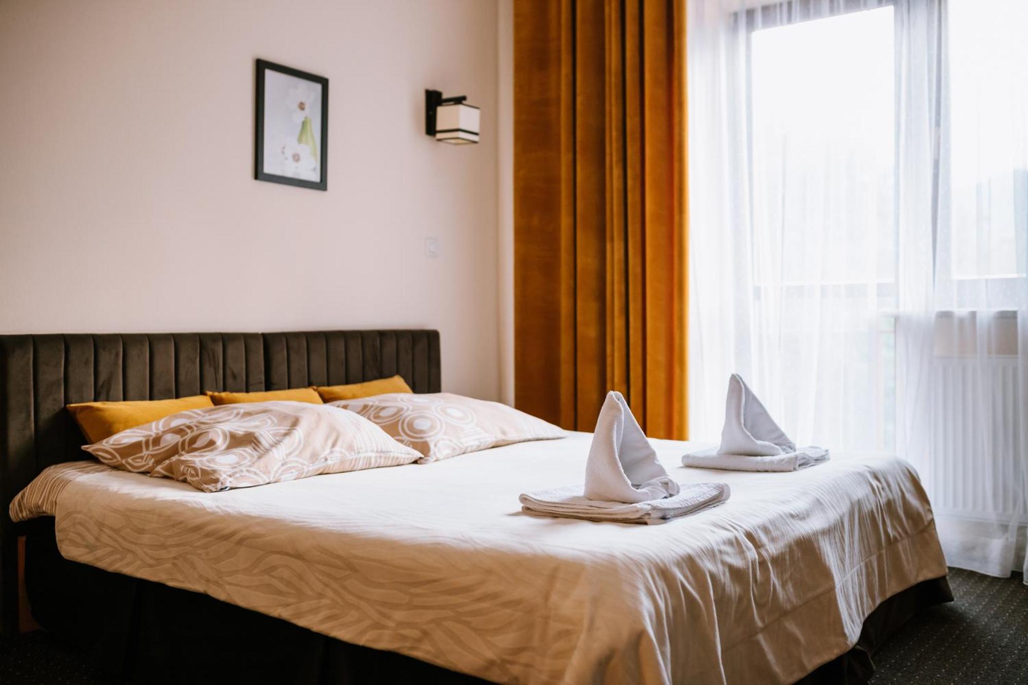 Hotel Ośrodek Szkoleniowo Wypoczynkowy ROŻNÓW Exterior foto