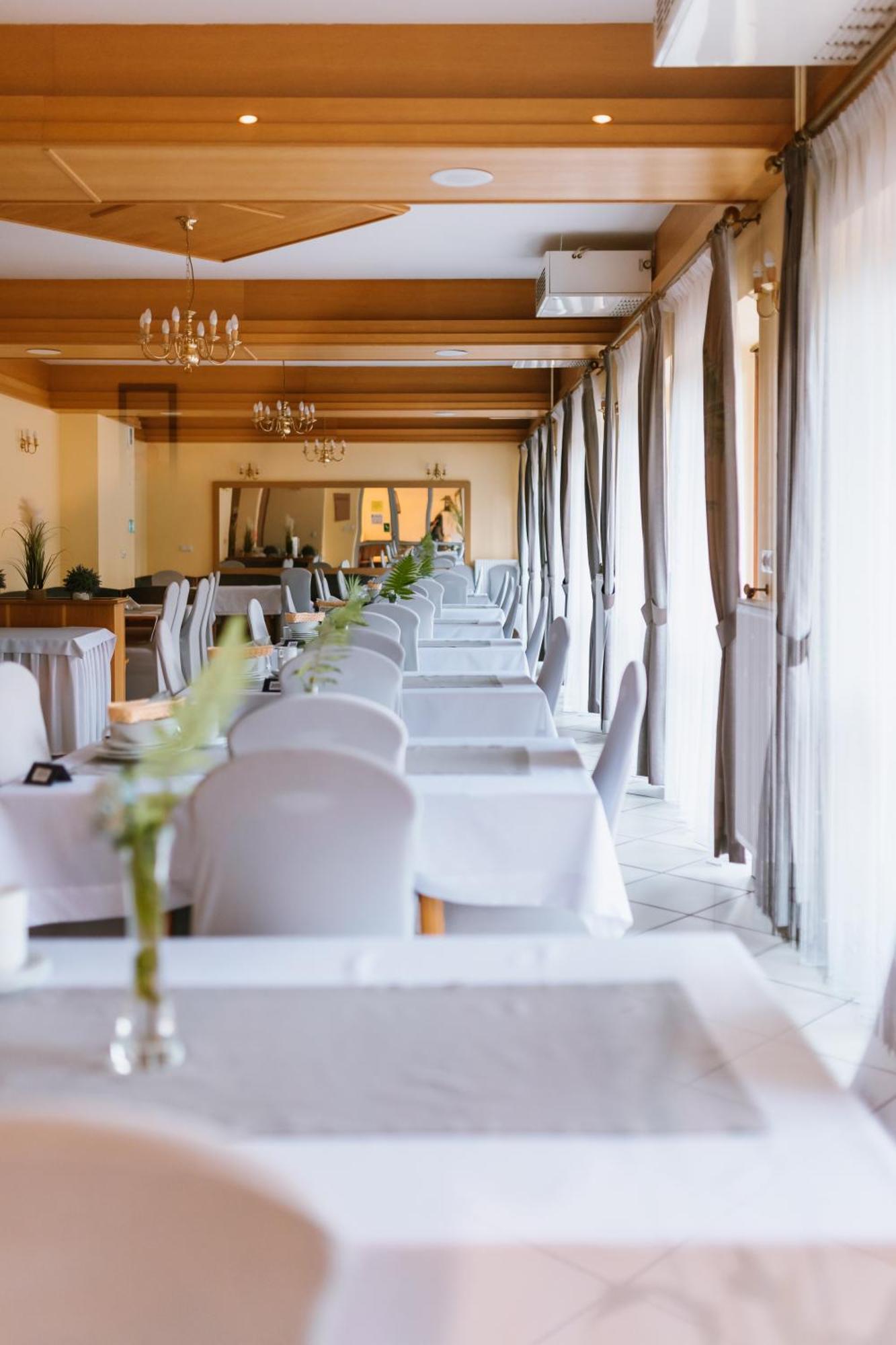 Hotel Ośrodek Szkoleniowo Wypoczynkowy ROŻNÓW Exterior foto