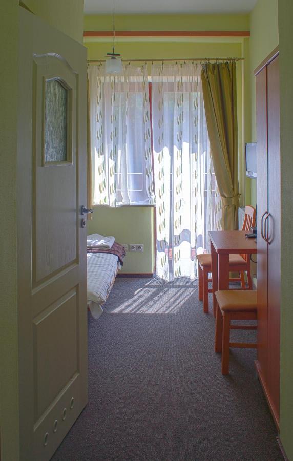 Hotel Ośrodek Szkoleniowo Wypoczynkowy ROŻNÓW Exterior foto